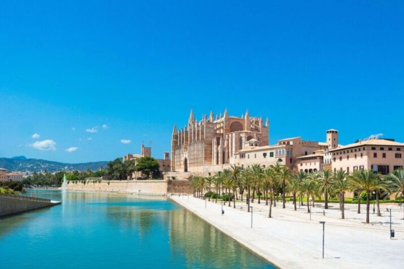 Palma de Mallorca: Private custom tour with a local guide - The Benefits of a Private Tour in Palma de Mallorca