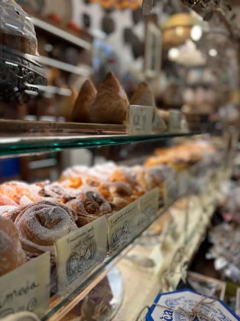 Palma de Mallorca: Private Guided Walking Tour with Tapas - Strolling Through the Jewish Quarter and Its Historic Roots