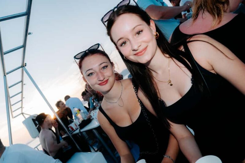 Palma de Mallorca: Sunset Boat Party with DJ and Animation - Experience a Luxurious Sunset Boat Party in Palma de Mallorca