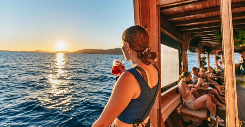 Palma de Mallorca: Sunset Boat Tour with DJ and Dance Floor - Setting Sail for a Sunset over the Bay of Palma