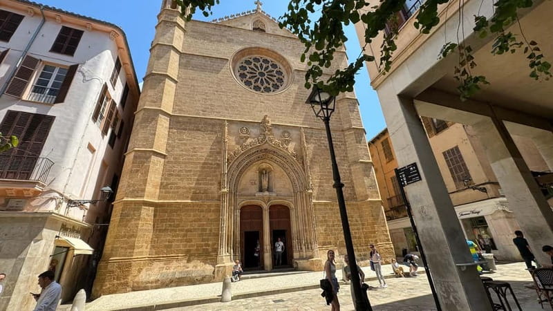 Palma in person and away from the crowds - Exploring Palma’s hidden squares and picturesque alleyways