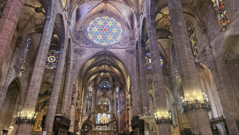 Palma: Old Town Guided Tour with Cathedral Skip-the-Line - Visiting the Royal Palace of La Almudaina