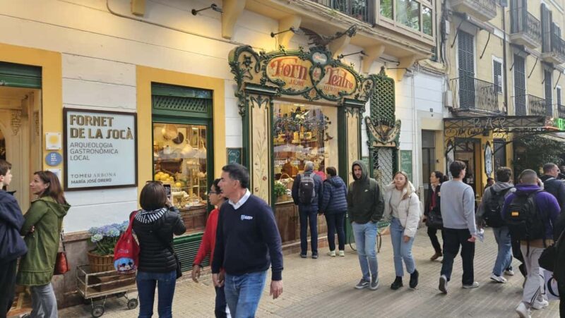 Palma: Old Town Guided Tour with Cathedral Skip-the-Line - Inside the Cathedral: Masterpieces and Sacred Art