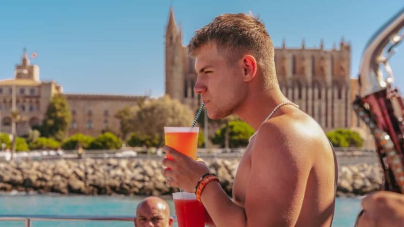 Palma: Punta Negra and Ses Illetes Boat Trip with Live Music - Managing Expectations: Food, Drinks, and Crowd Levels