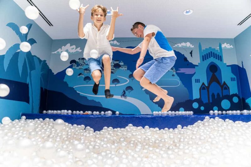 Palma: tickets for the FoKO immersive gallery - Exploring the Rooms: From Ribbons to the Pink World