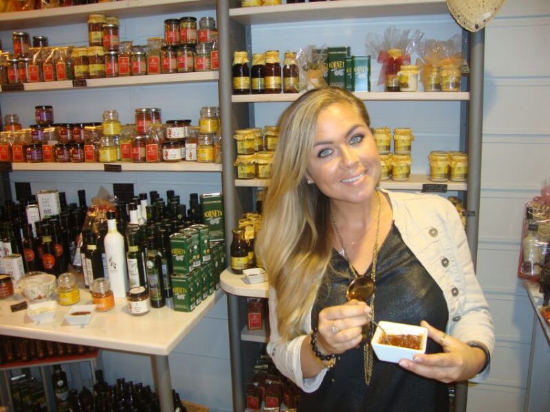 Palma Tour with Wine and Tapas Tasting - Starting at Plaça de la Reina: Your Gateway to Palma