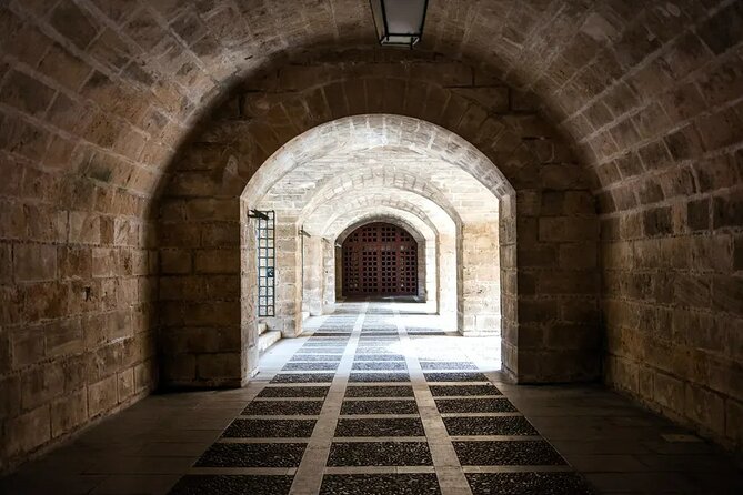 Palma tours with Cathedral and Valldemossa options - The Difference Between Guided and Self-Guided Options