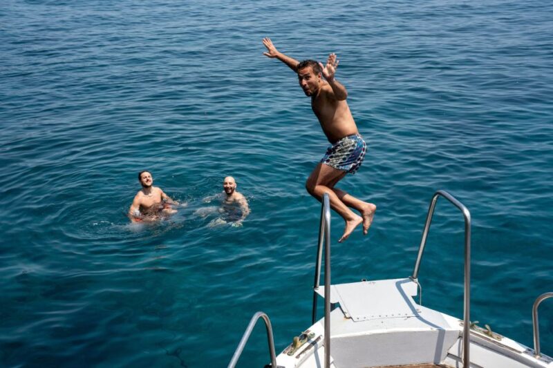 Palmarola: Boat tour with lunch on board - Starting from Ponza’s Terminal Aliscafi for a Scenic Journey