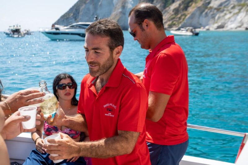 Palmarola: Boat tour with lunch on board - The 20-Minute Sightseeing Cruise to Discover Palmarola