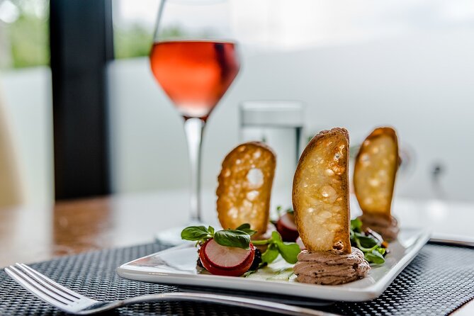 Palma's nightly charm and delicious local snacks - Key Points