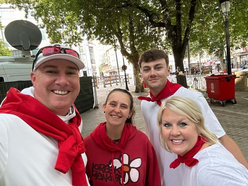 Pamplona: Walking Tour and Photo Session with Bulls - Discover Must-See Locals and Hidden Corners