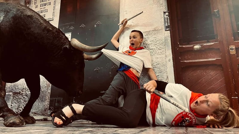 Pamplona: Walking Tour and Photo Session with Bulls - Why This Tour Appeals to a Wide Audience
