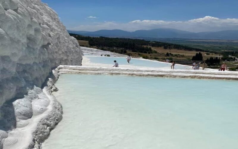 Pamukkale and Salda Lake Day Trip with Lunch - Enjoying the Thermal Baths and Therapeutic Waters