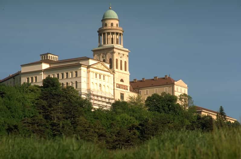 Pannonhalma Day Tour from Budapest with Gyr - Gyr Photo Stop and Scenic Views