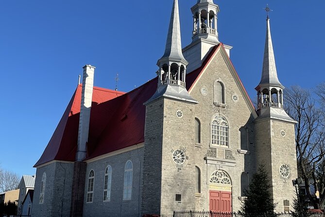 Panoramic and historical tour of the Île d'Orléans - Discovering the Ancienne Eglise de Saint-Pierre de lIle dOrleans
