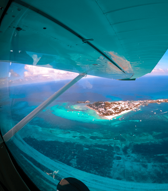 Panoramic flight to Cancun Hotel Zone and Isla Mujeres - The Provider: Flights Cancún