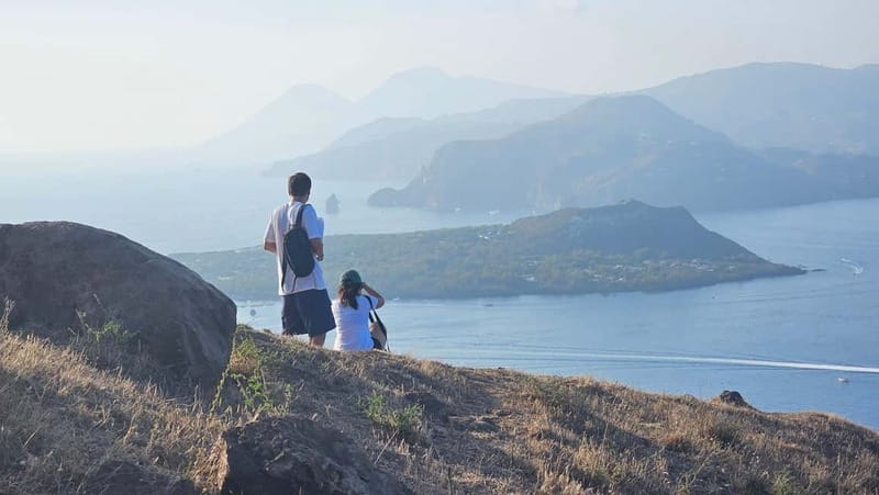 Panoramic tour of the island of Vulcan - Explore the Scenic Secrets of Vulcan in a Jeep Tour