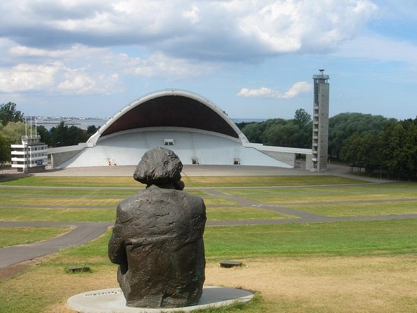 Panoramic tour over Tallinn by car - Starting at Kadriorg Park, the Former Imperial Retreat