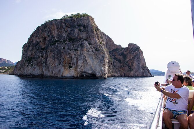 Paradise Tour 4h in Catamaran through Mallorca and Puerto Andratx with Lunch - Visiting the Exclusive Port of Andratx