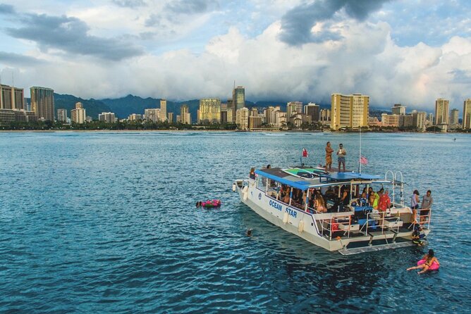 Paradise Waikiki Sunset Cruise + LIVE DJ + SWIMMING - The Crowd and Atmosphere on the Water