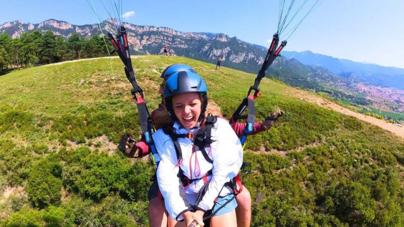 Paragliding: Experience the magic of flying near Barcelona. Report included - Key Points