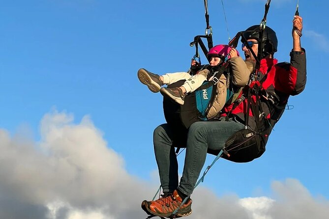 Paragliding Flight in Nazaré - Flexibility and Safety in Weather-Dependent Scheduling