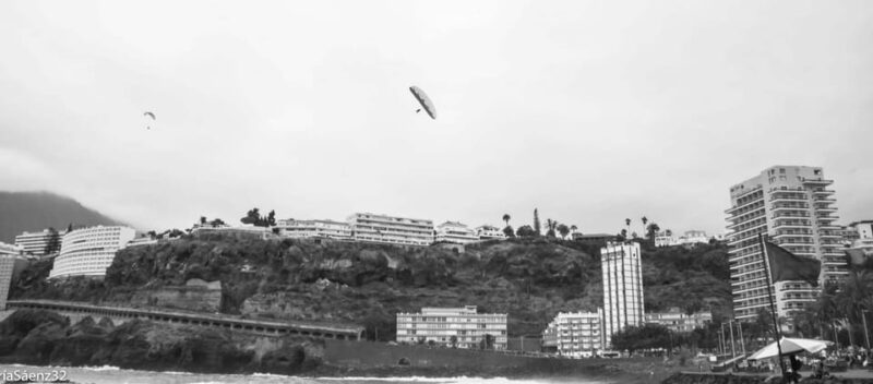 Paragliding in Puerto de la Cruz - Soaring Over Puerto de la Cruz: Urban and Ocean Views