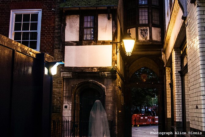 Paranormal ActivityTour in Old London - Discover the Paranormal ActivityTour in Old London for an eerie evening experience