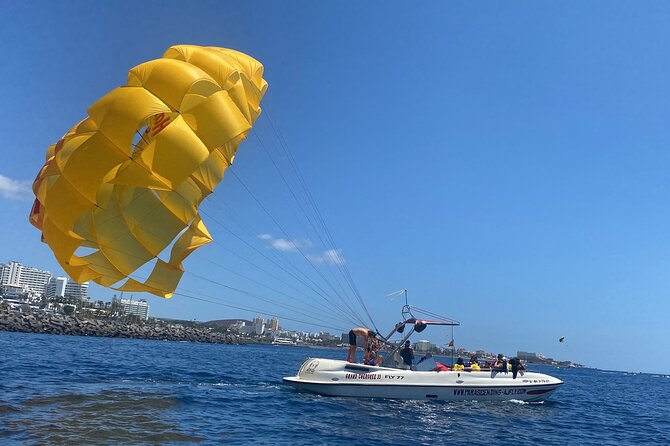 Parasailing flights on the coast of Adeje in Tenerife - Departure Point at Puerto Colón in Costa Adeje