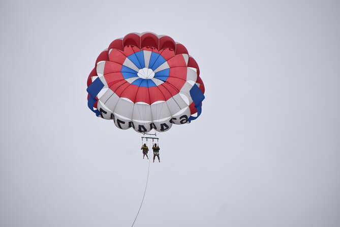 Parasailing in Alicante - Safety and Comfort: Crews Role in a Smooth Experience