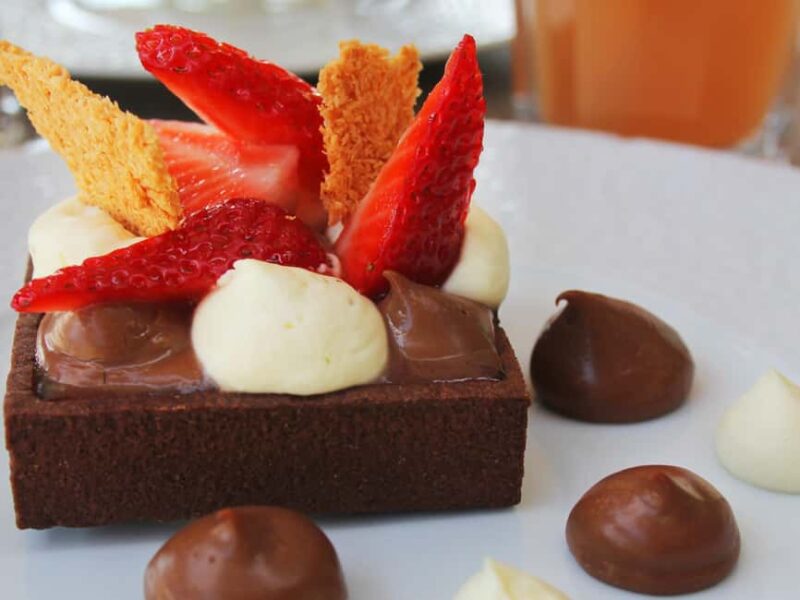 Paris: 1-Hour Sightseeing Cruise and 3-Course Bistro Dinner - Starting Point and Timing at Bistro Parisien