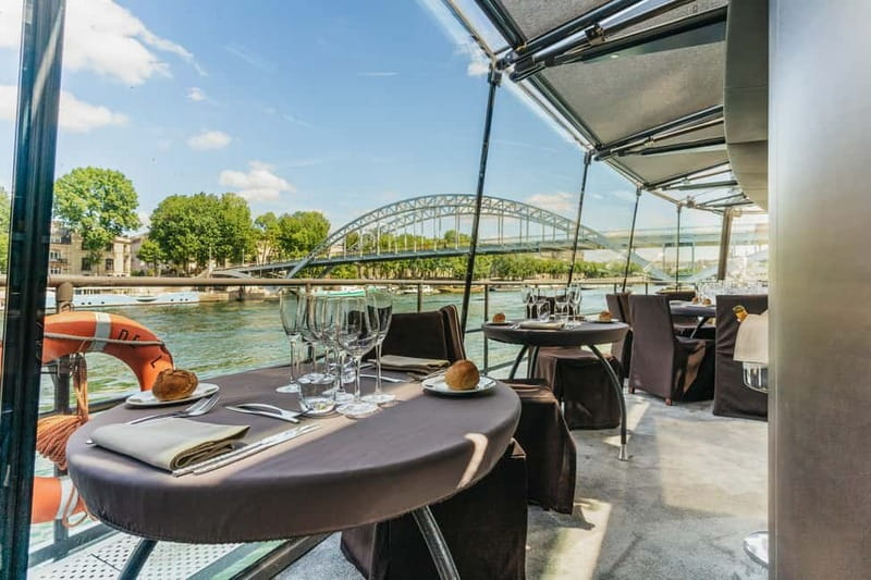 Paris: 2-Hour River Seine Lunch Cruise with 3-course-menu - The Luxurious Setting of a Glass Canopy Boat
