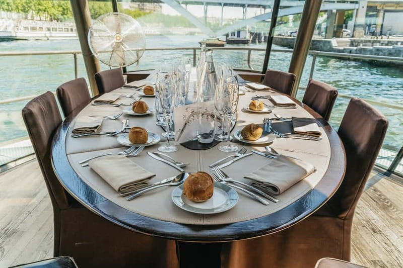 Paris: 2-Hour River Seine Lunch Cruise with 3-course-menu - The Experience of the Food and Beverages