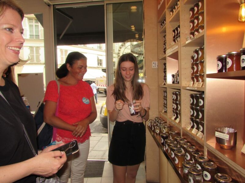 Paris: 2-Hour Sweet & Chocolate Family Tour with Tastings - Logistics and Group Size