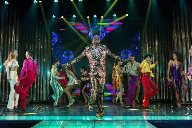 Paris: 3-Course Dinner & Show at Paradis Latin Cabaret - Practical Details: Timing and Accessibility