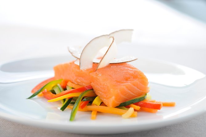 Paris 3-Course Gourmet Dinner and Sightseeing Seine River Cruise - The Experience’s Strengths and Limitations for Visitors