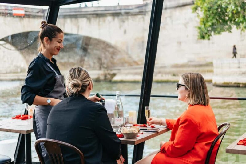 Paris : 3-Course Gourmet Dinner Cruise on Seine River - Live Music and Atmosphere Onboard