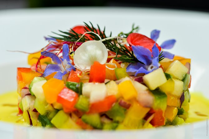 Paris 3-Courses Gourmet Dinner Seine River Cruise with Champagne - Meeting Point and Accessibility