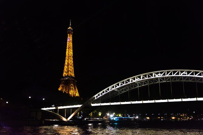 Paris 3-Courses Gourmet Dinner Seine River Cruise with Champagne - Customer Feedback and Service Quality