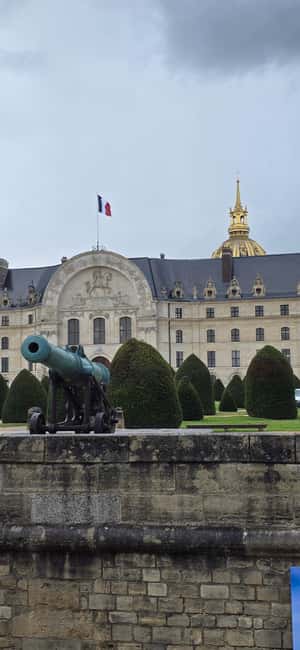 Paris and Cheese: Private Guided Car Tour for the Whole Family - Discover Paris in Style with a Private Car Tour and Cheese Museum Visit