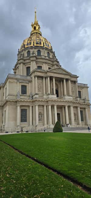 Paris and Cheese: Private Guided Car Tour for the Whole Family - Exploring Paris Landmarks with a Private Guide