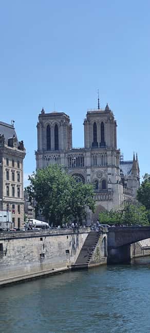 Paris and Cheese: Private Guided Car Tour for the Whole Family - The Cheese Museum and Tasting Experience