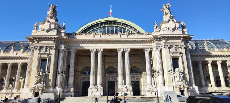 Paris and Cheese: Private Guided Car Tour for the Whole Family - Accessibility and Group Size