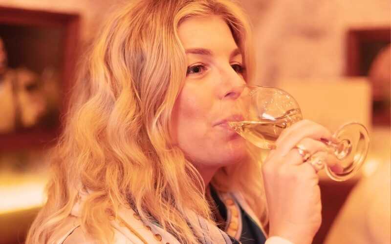 Paris: Apéro Wine and Cheese Tasting Experience - Practical Details: Meeting Point and Group Size