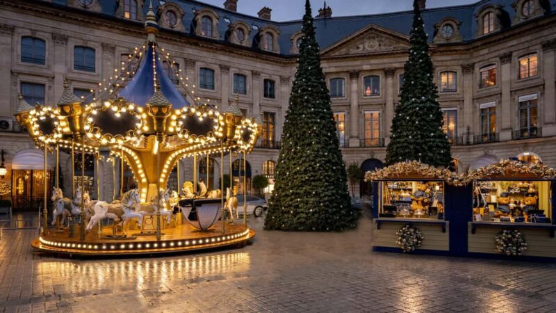 Paris at Christmas, Walking tour and hot wine - Visiting the Spectacular Galeries Lafayette Christmas Tree