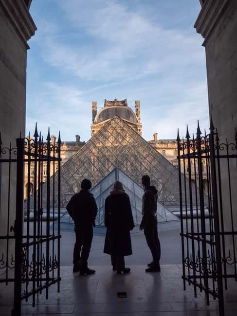 Paris at Christmas, Walking tour and hot wine - Admiring the Lights at Place Vendôme