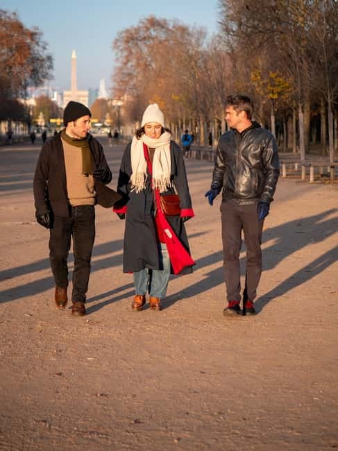 Paris at Christmas, Walking tour and hot wine - Warming Up with Mulled Wine