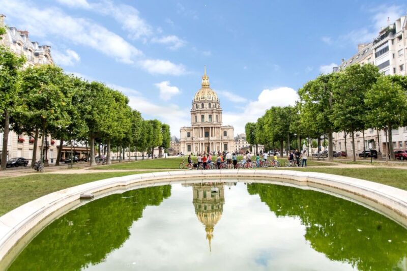 Paris Bike Tour: Eiffel Tower, Place de la Concorde & More - Tour Guides and Local Knowledge