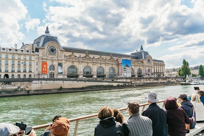 Paris Boat Tour with Audio Guide - Key Points