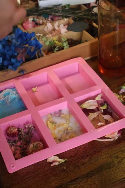 Paris: Botanical handmade soap workshop (Melt and pour soap) - Key Points